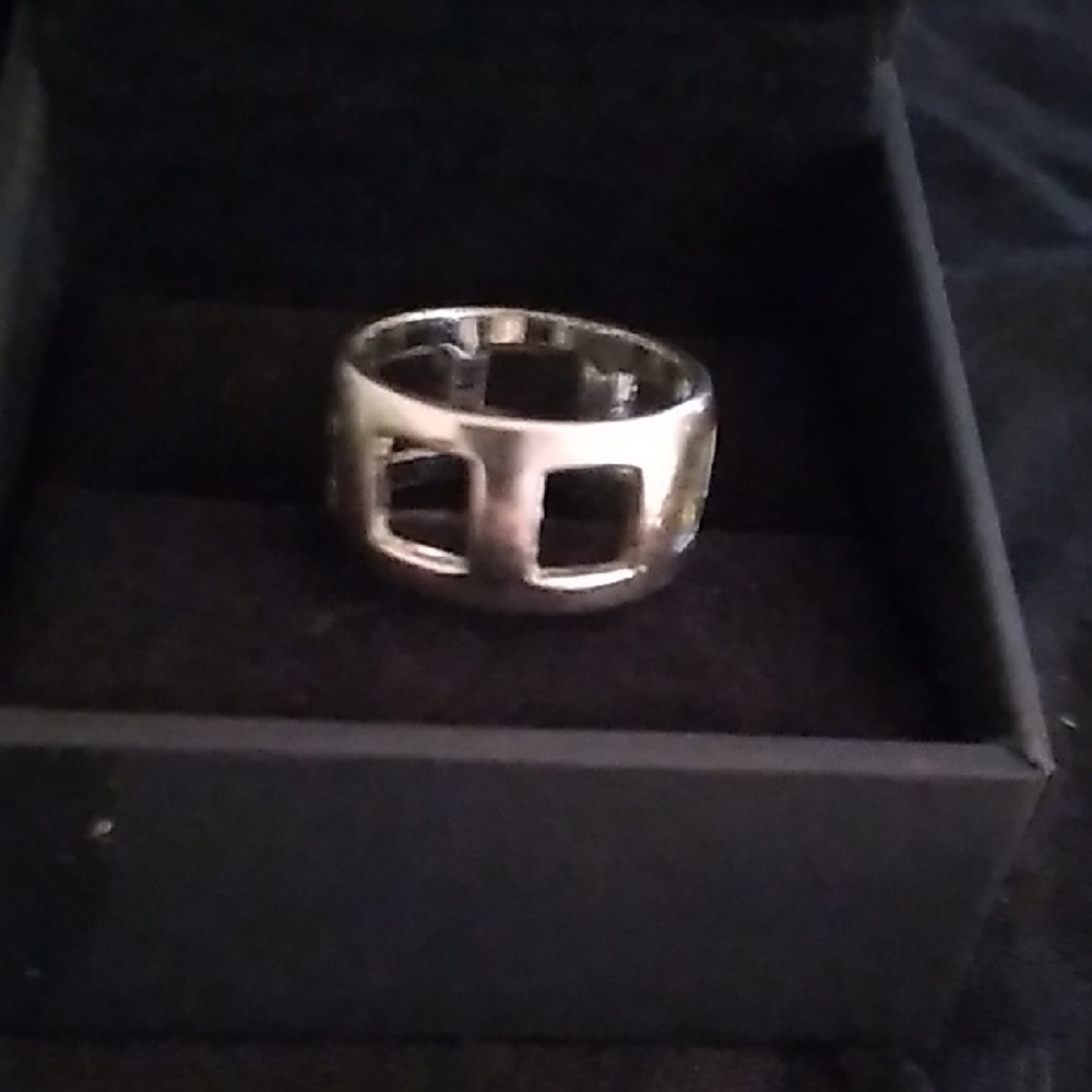 Source Unknown Silver Cutout Ring